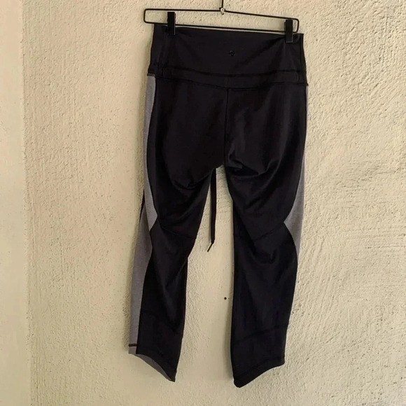 Lululemon Retreat 7/8 Pant Black / Heathered Slate Size 8 - Picture 5 of 7